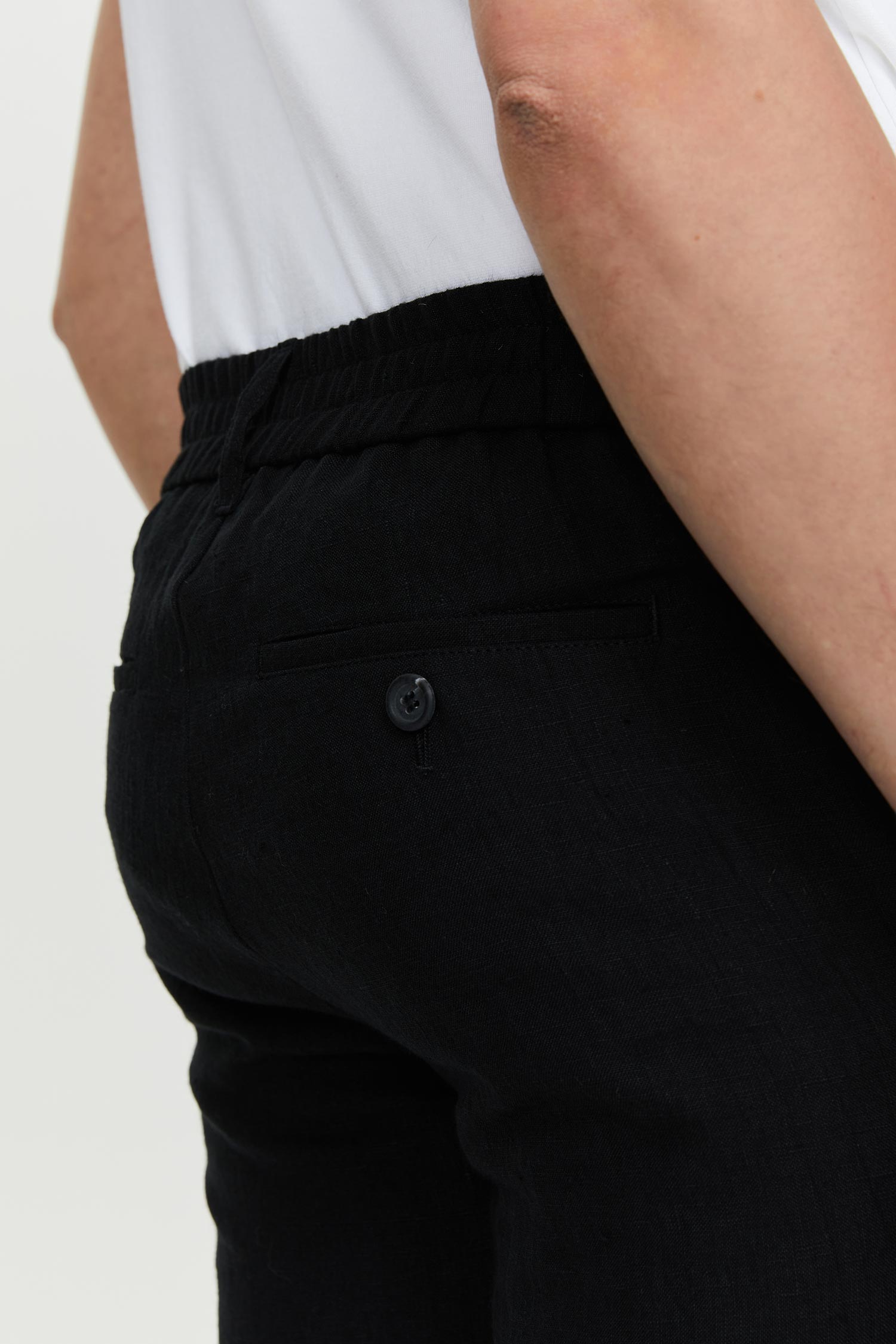 Frenn Teppo premium quality sustainable linen shorts black