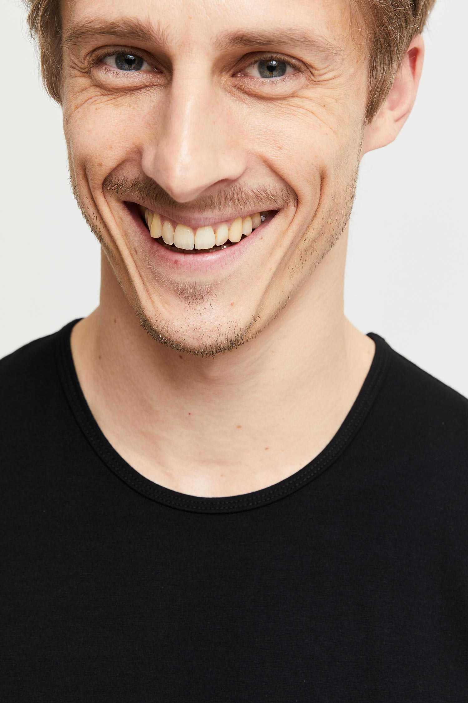 Frenn Ilmo sustainable premium quality Oeko-Tex certified bamboo viscose t-shirt black